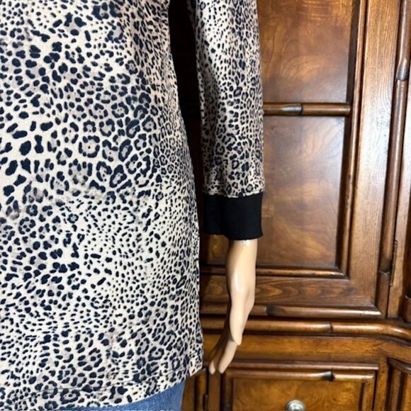 NWOT Jones New York Cotton Couture Leopard Black Tipped Vneck Top - Picture 12 of 16